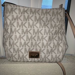 Micheal Kors Crossbody Purse